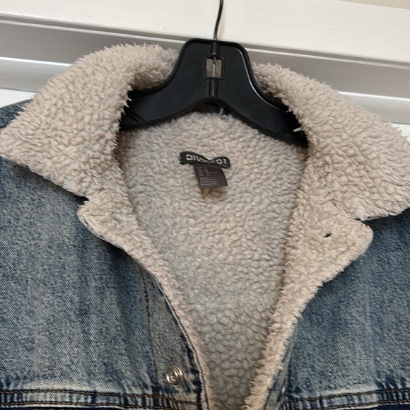 Distressed fleece lined denim jacket size M unisex - Picture 5 of 10